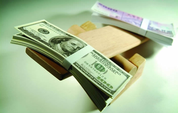 金价承压下跌，原油市场波动加剧，国际要闻聚焦地缘政治