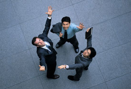 美联储政策转向与地缘政治缓和推高金价